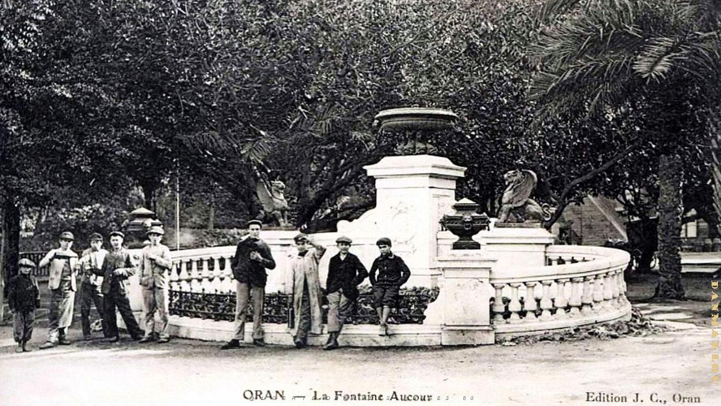 Oran - Place de la Republique -  Fontaine Aucour.jpg